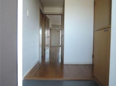 明るい玄関でお出迎え！