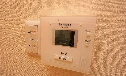 モニター付きインターホンで安心ですね