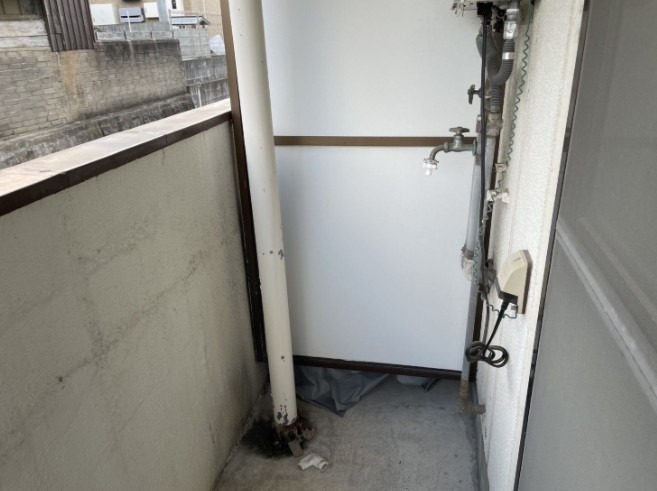 洗濯機はここ。