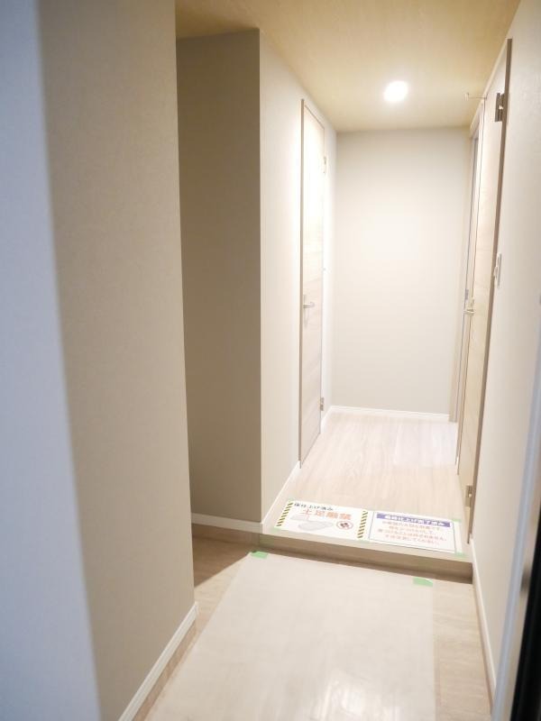 明るい玄関でお出迎え。