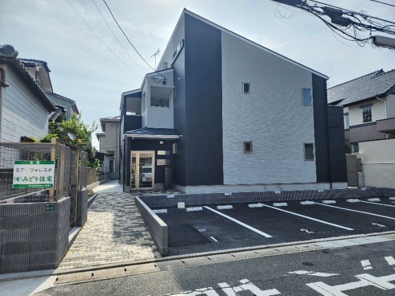 敷地内ゴミ置き場完備。