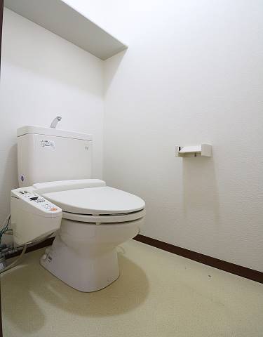 ウォシュレット完備。