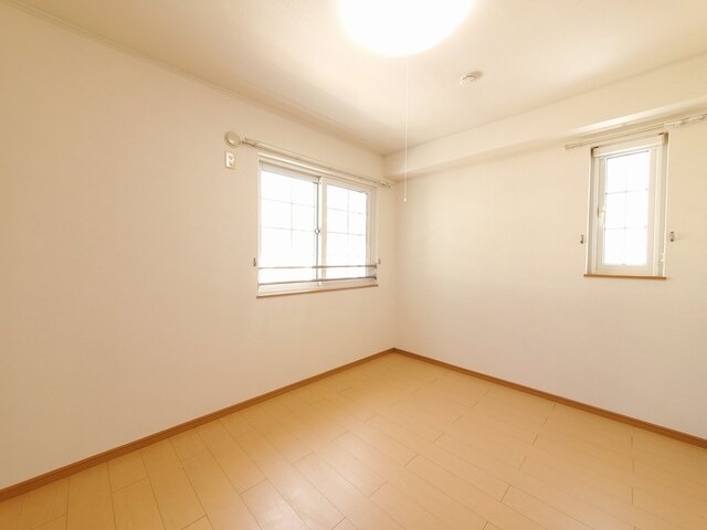こちらは寝室にいかがでしょうか