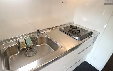 コンロ設置済みのシステムキッチンです