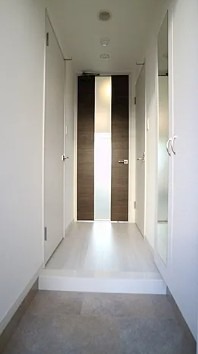 明るい玄関でお出迎え！