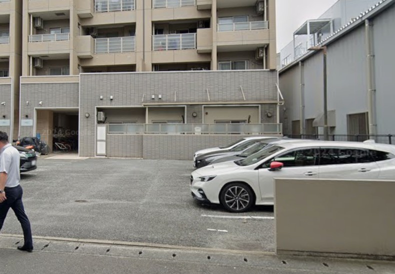 今なら敷地内駐車場空きあります♪