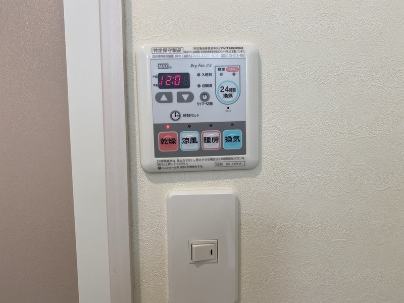 浴室乾燥機付き。