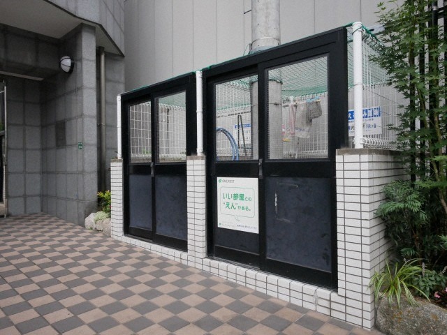 ゴミ置き場もございます。