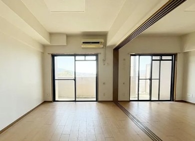 日当たりが良く、明るいリビングです
