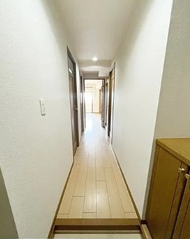 明るい玄関でお出迎え