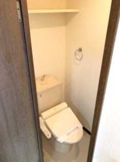 清潔感のあるトイレです