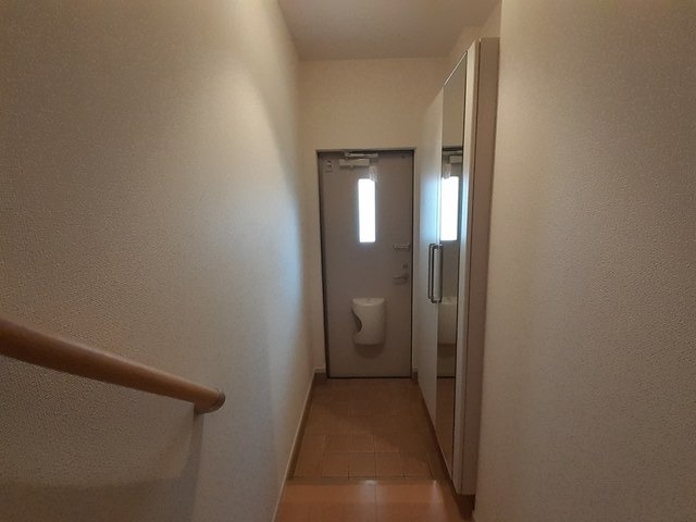 玄関はこのようになってます。