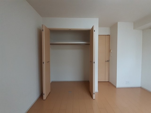 寝室には収納もあります。