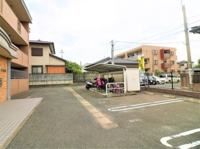 敷地内駐車場も完備。