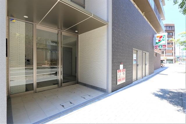 １階にコンビニございます
