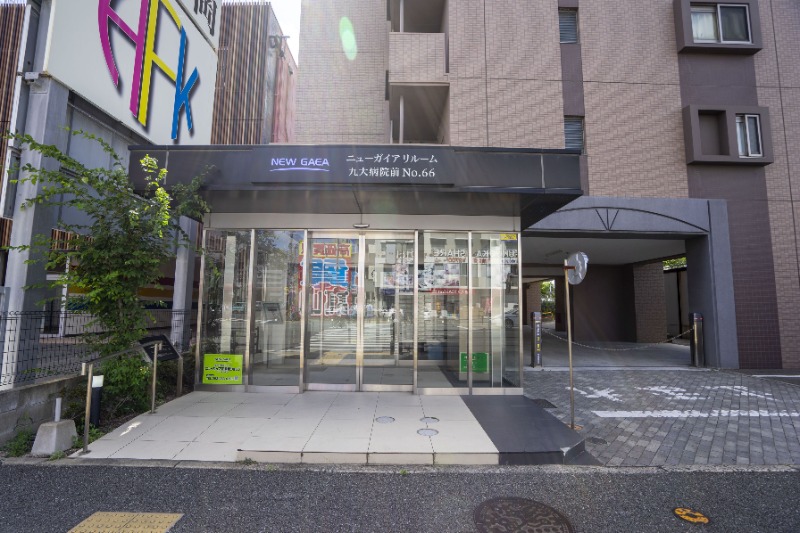 立派なエントランスですね