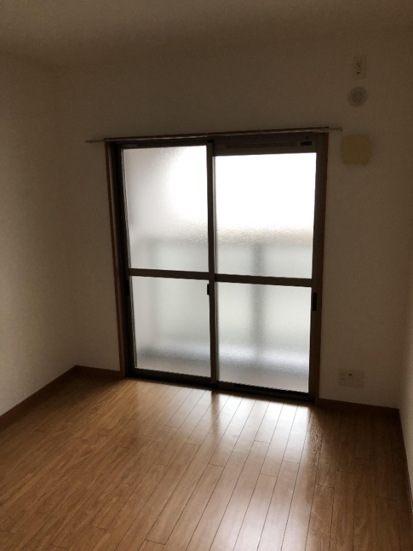 こちらは寝室にいかがでしょうか？？