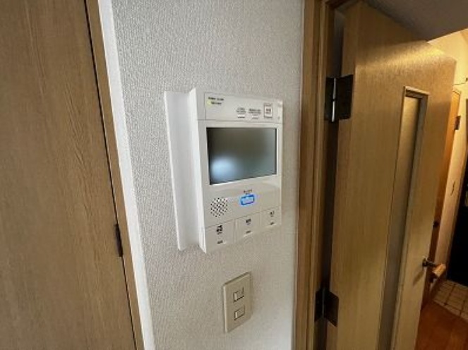 モニター付きインターホンで安心です