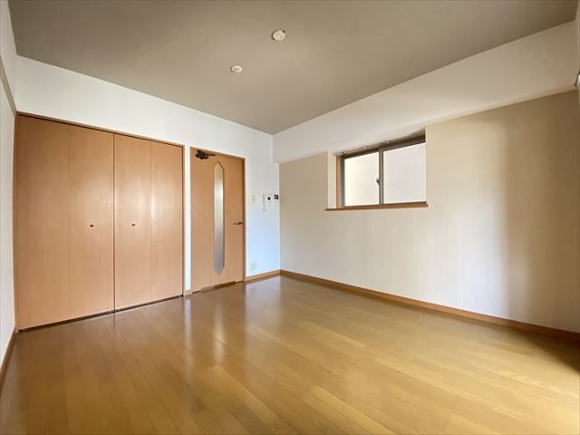 家具の配置に困らないリビングですね