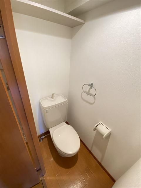 清潔感のあるトイレですね
