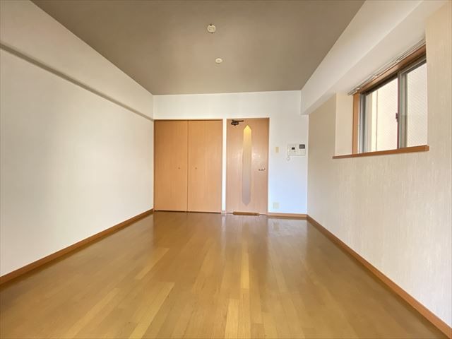 こちらは寝室にいかがでしょうか