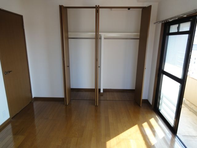 お洋服が多い方でも楽々収納できます