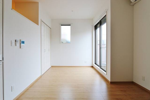 採光部も大きく明るいお部屋