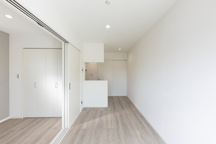 白基調で明るいお部屋