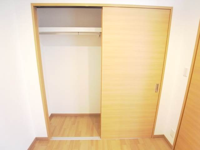 クローゼットも奥行きがあります