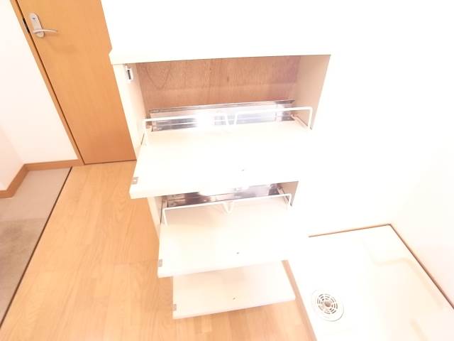 玄関収納もございます。