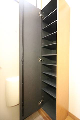 玄関収納もございます。