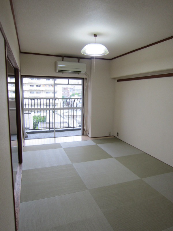 寝室はこちらに