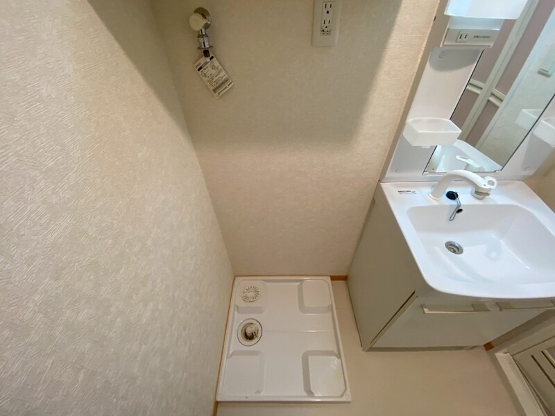 洗濯機はここ。
