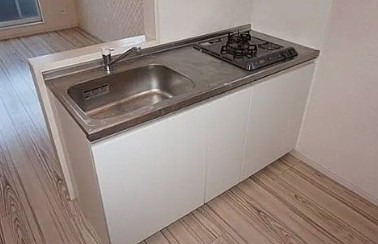 コンロ設置済みのキッチンです