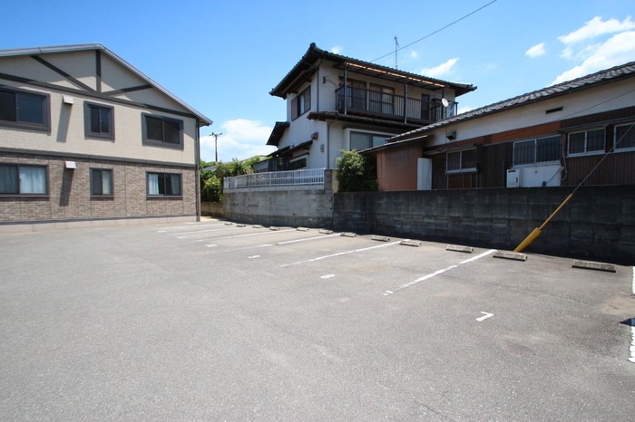 今なら敷地内駐車場空きあります