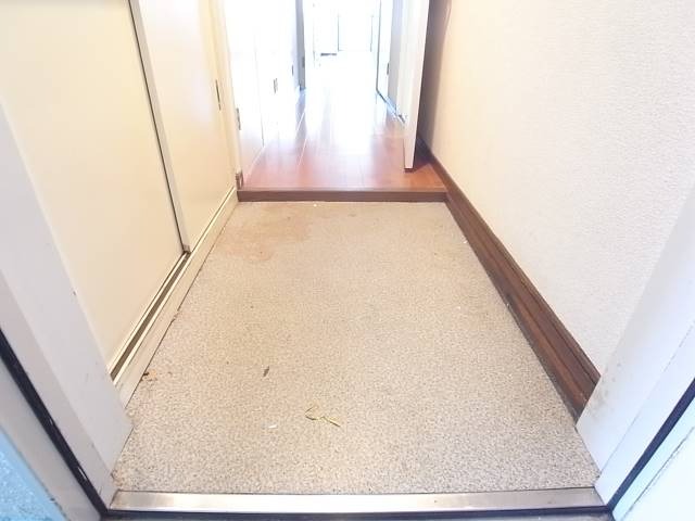 玄関からはこのようになっています。