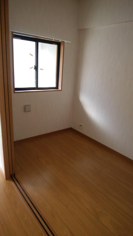 こちら寝室にいかがでしょうか。