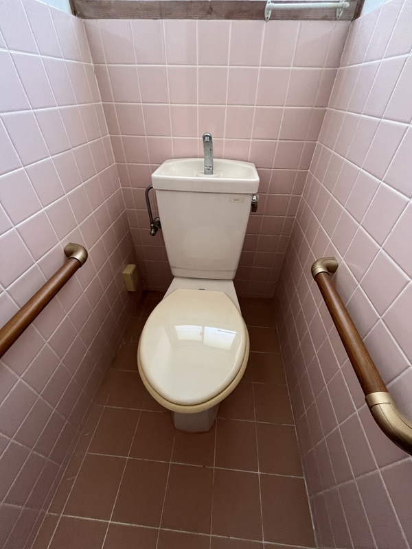 清潔感のあるトイレですね