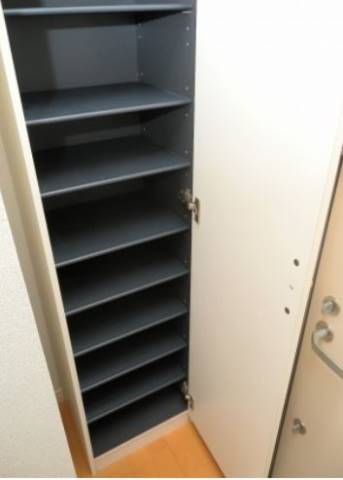 玄関収納もございます。