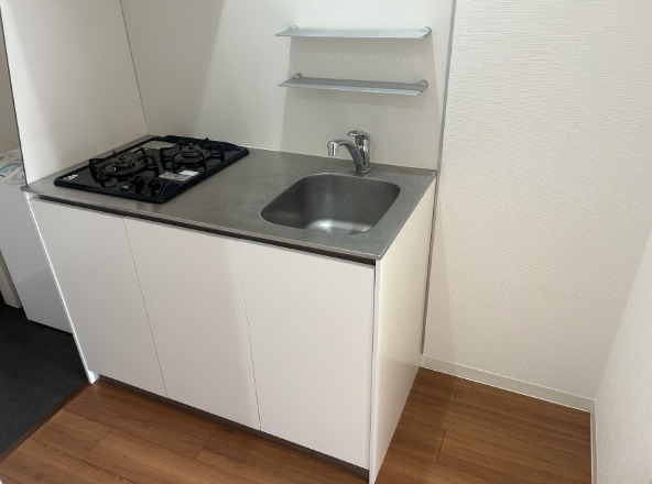 コンロ設置済みのシステムキッチンです