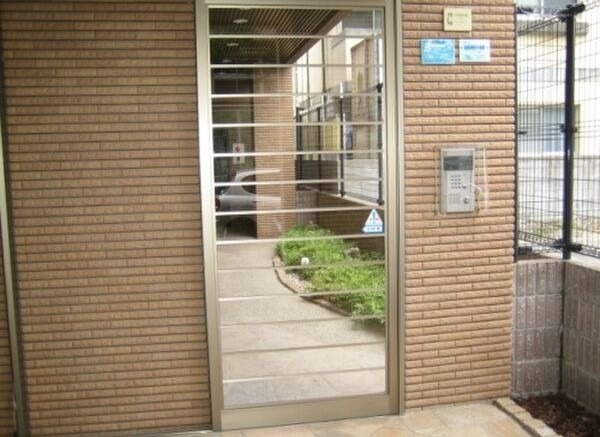 オートロックで安心です。