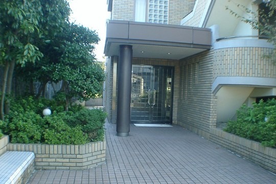 オートロックで安心ですね。