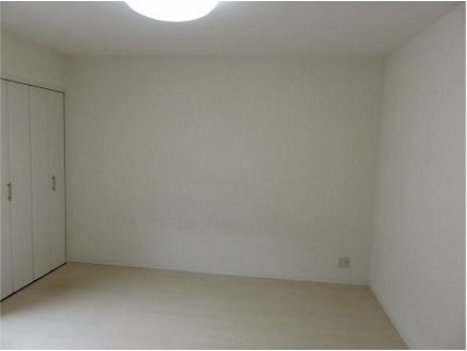 白を基調とした明るいお部屋です。