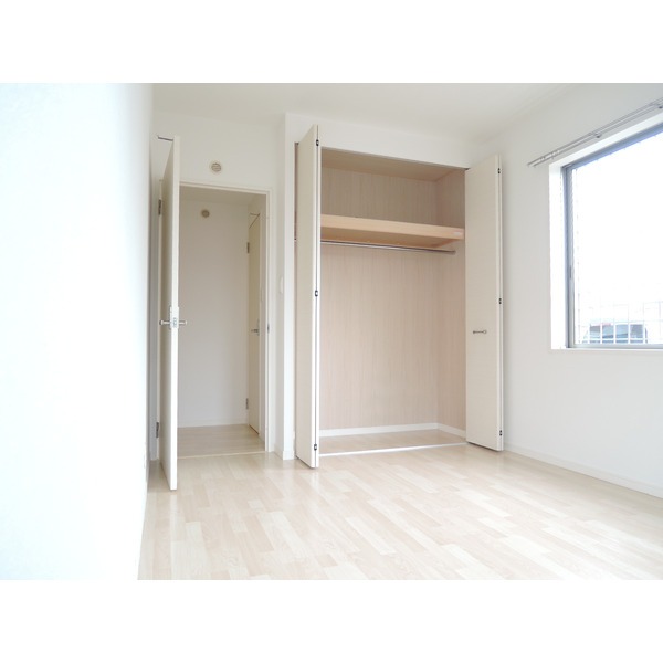 お洋服が多い方でも楽々収納できます