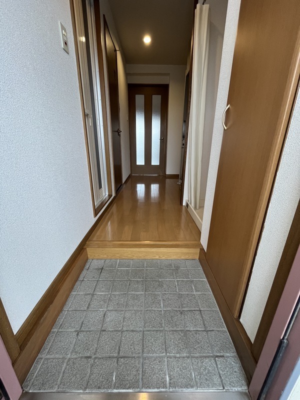 明るい玄関でお出迎え！