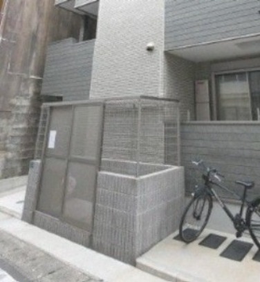 敷地内ゴミ置き場でゴミだしらくらく