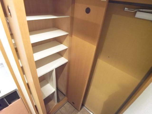 玄関収納もございます。