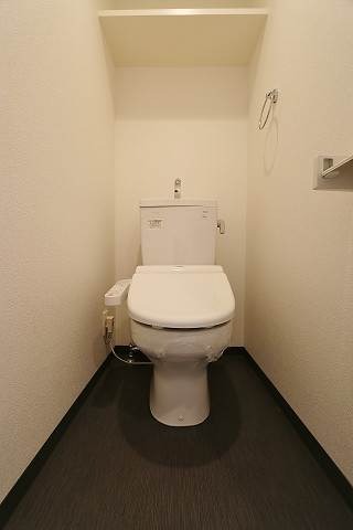 嬉しい温水洗浄便座機能付きです