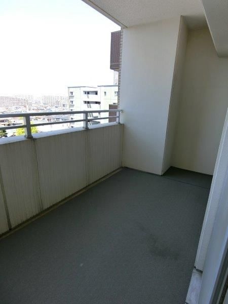 晴れた日はこちらで洗濯物を干せます。