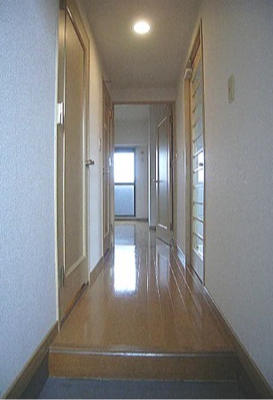 明るい玄関でお出迎え